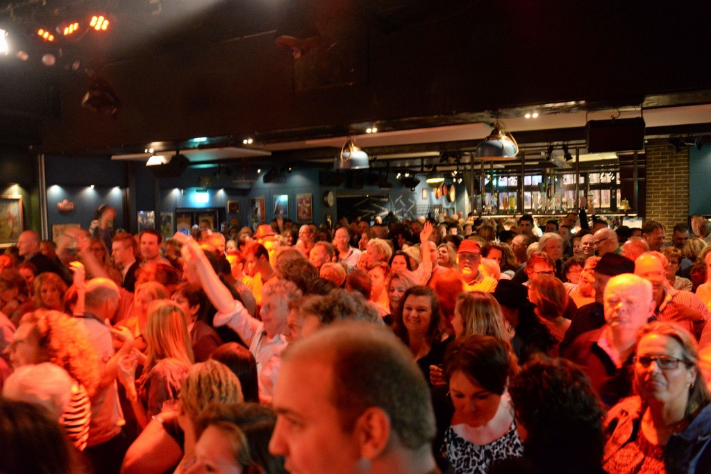 ../Images/Heel Noordwijkerhout zingt Hazes 089.jpg